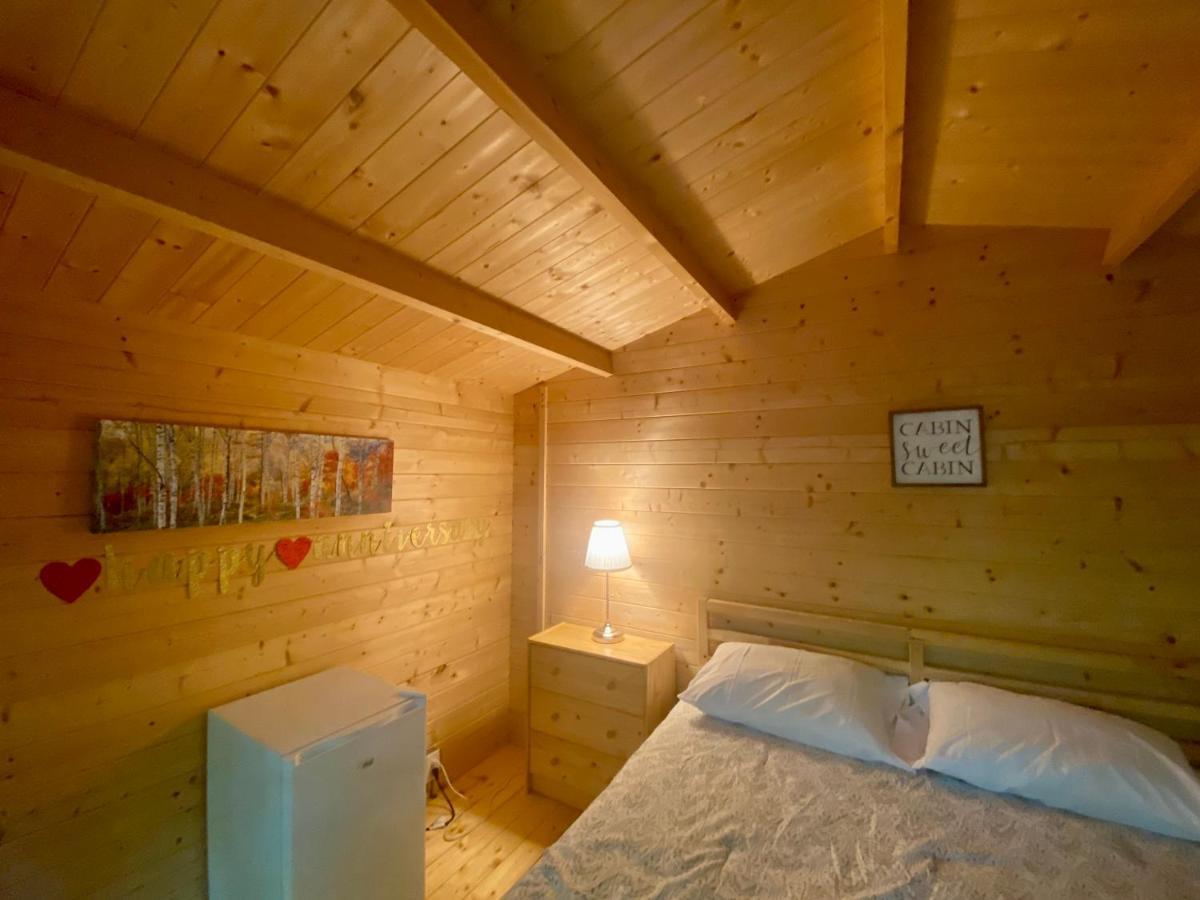 Algonquin Madawaska Lodge Cottage Glamping Cabins Buitenkant foto