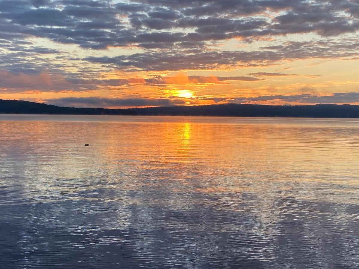 Algonquin Madawaska Lodge Cottage Glamping Cabins Buitenkant foto