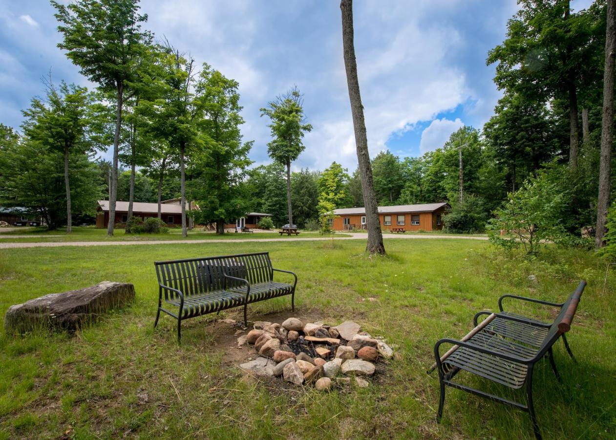 Algonquin Madawaska Lodge Cottage Glamping Cabins Buitenkant foto